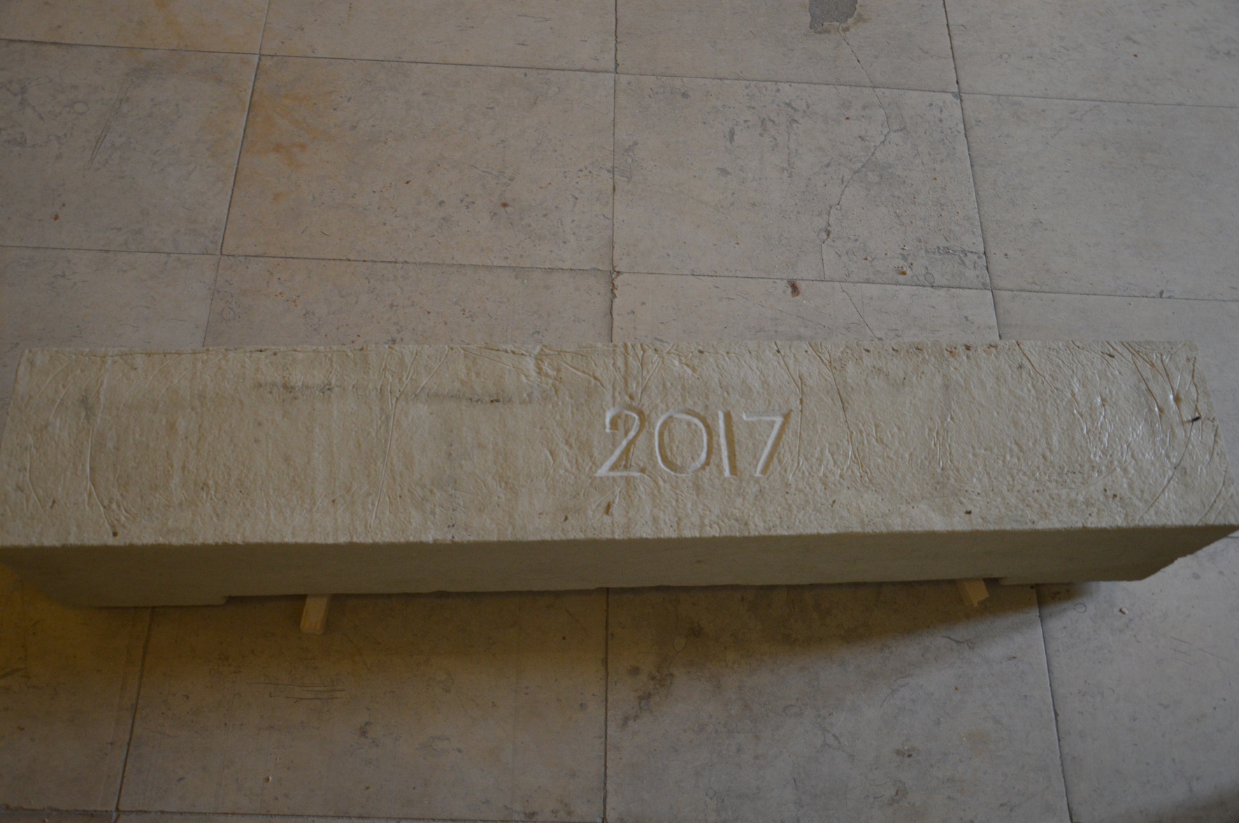 Datovanie umiestnené na vrchnej strane prekladu portálu