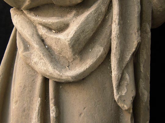 Reštaurovanie  kamennej sochy neznámeho svätca, 2004, stav pred reštaurovaním