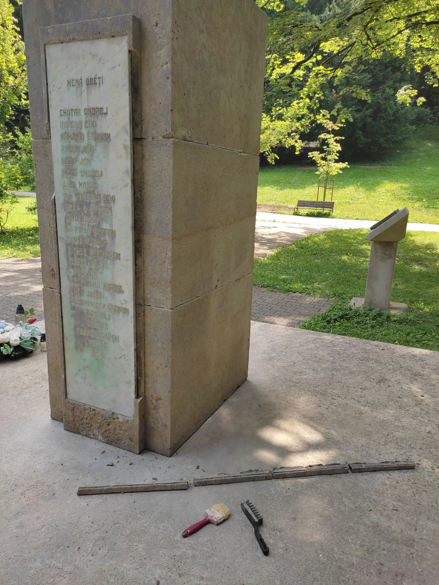 Lepenie uvoľnených častí