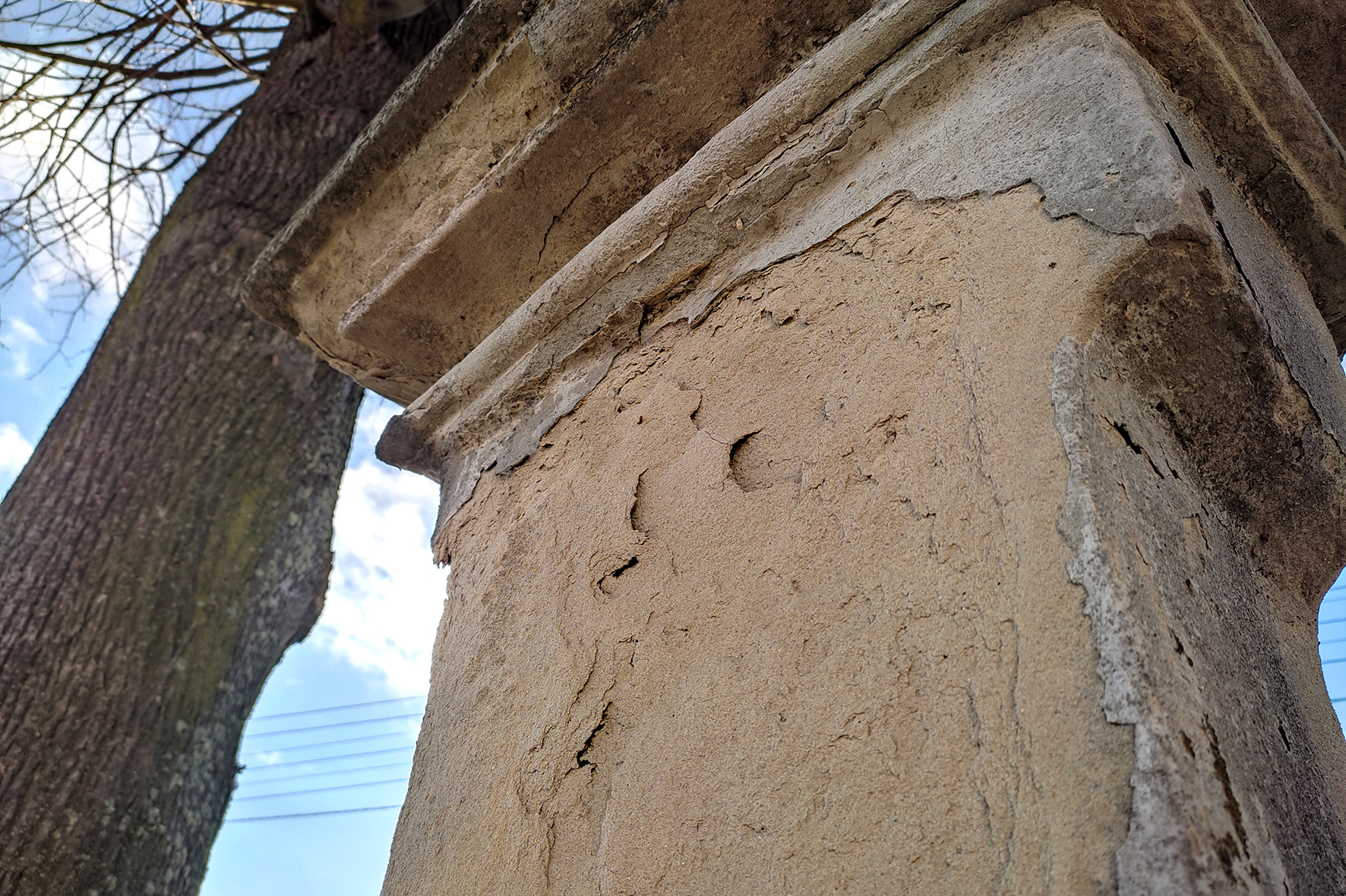 Poškodenie kamennej hmoty