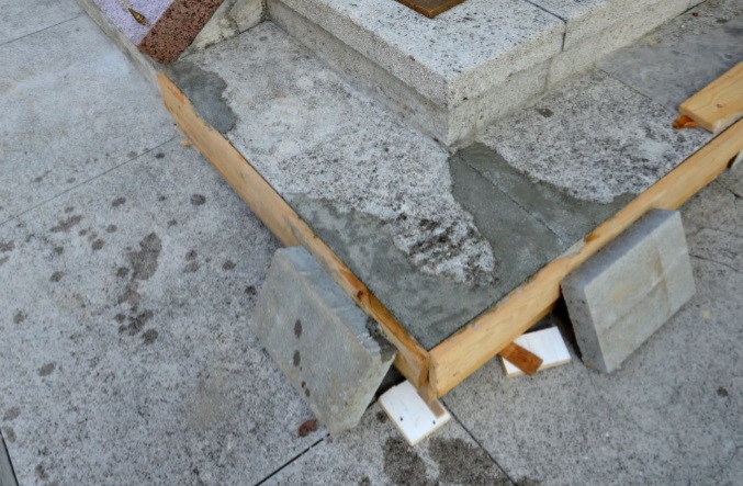 Dopĺňanie terrazzových schodov