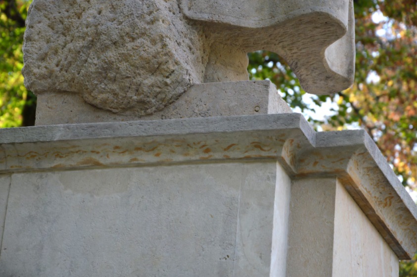 Stav po zreštaurovaní rímsy